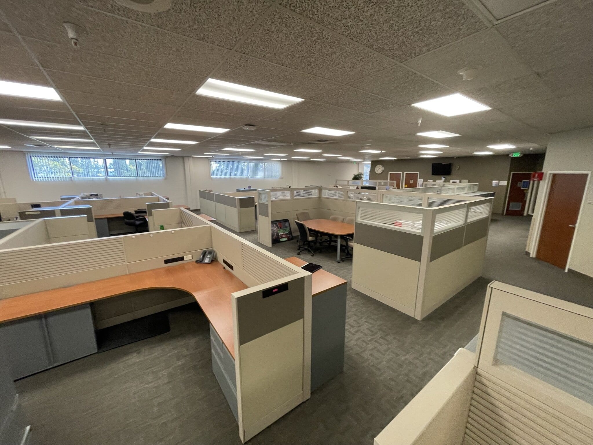 Office furniture liquidation for workspace renovation and cost savings.