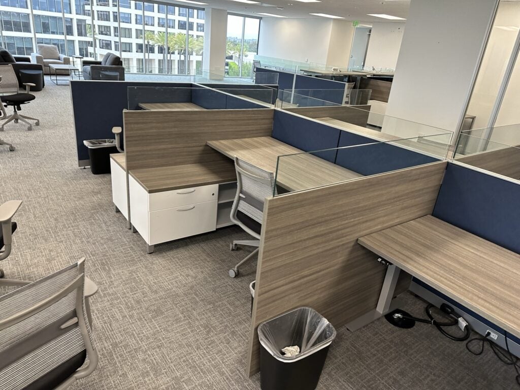 Office cubicles with modern design at Cube World USA.