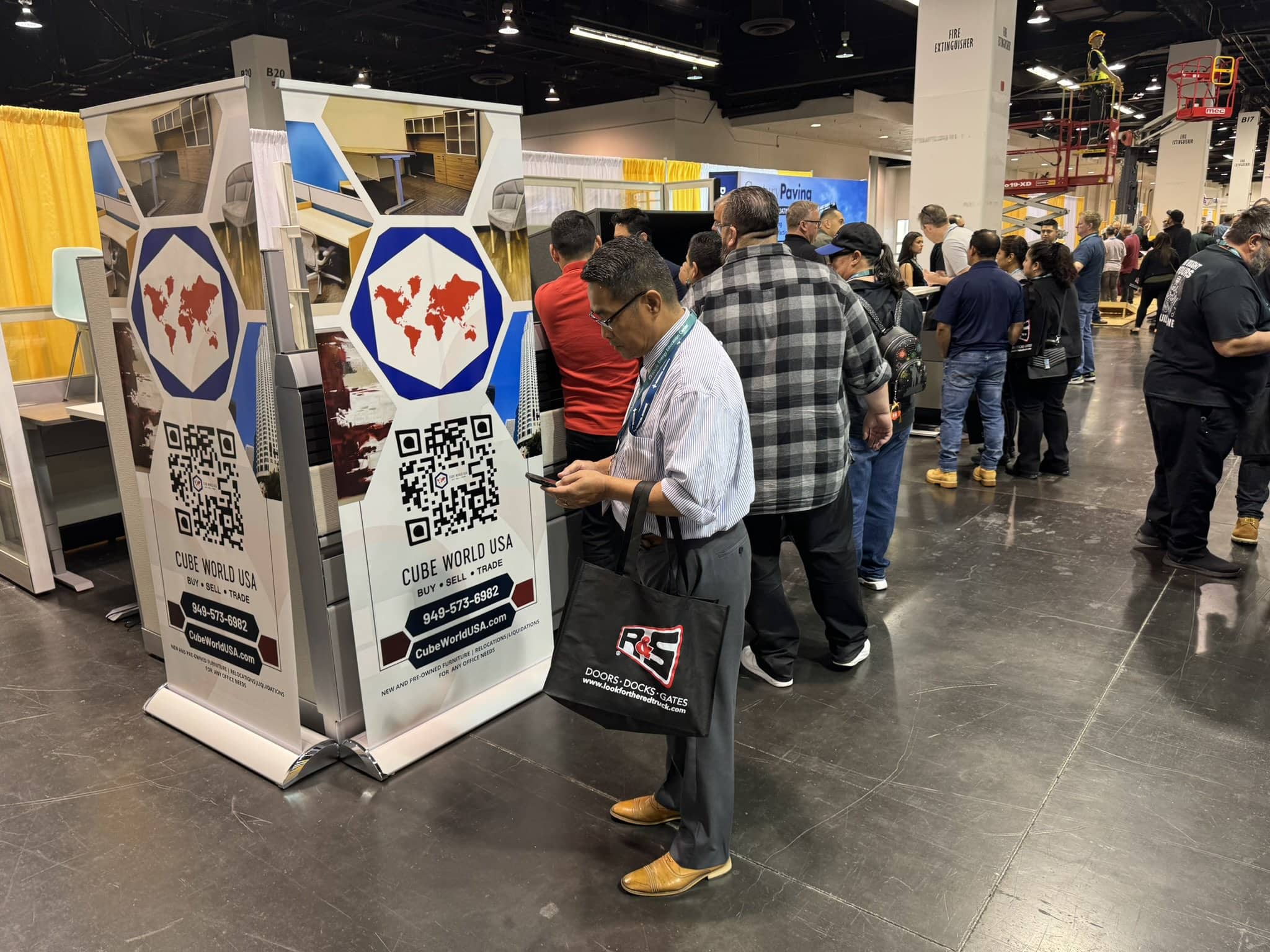 Attendees exploring Cube World USA's innovative equipment at a trade show.