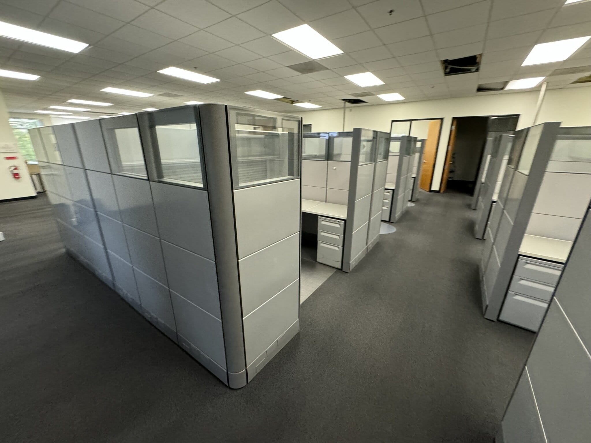 Office cubicles with glass partitions for rent at Cube World USA, ideal for modern workspace solutio.